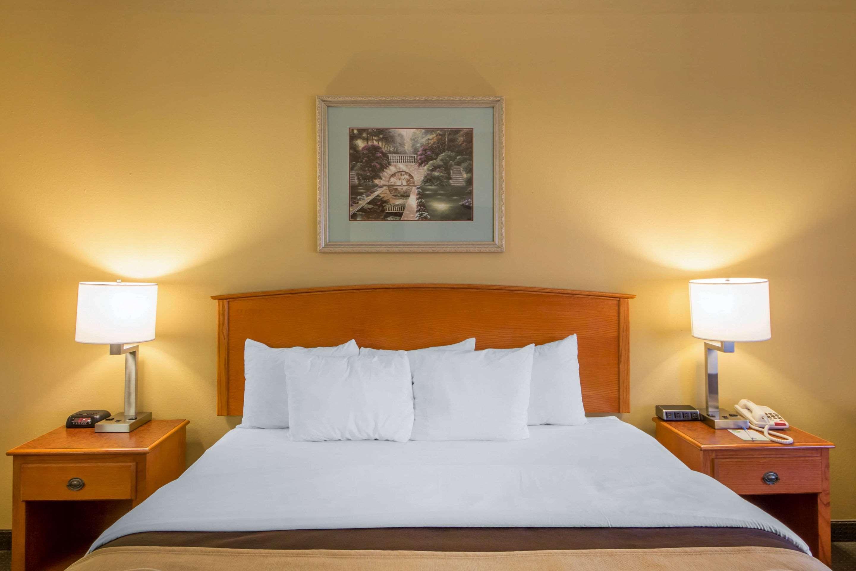 Quality Inn & Suites Midamerica Industrial Park Area Pryor Creek Exterior foto