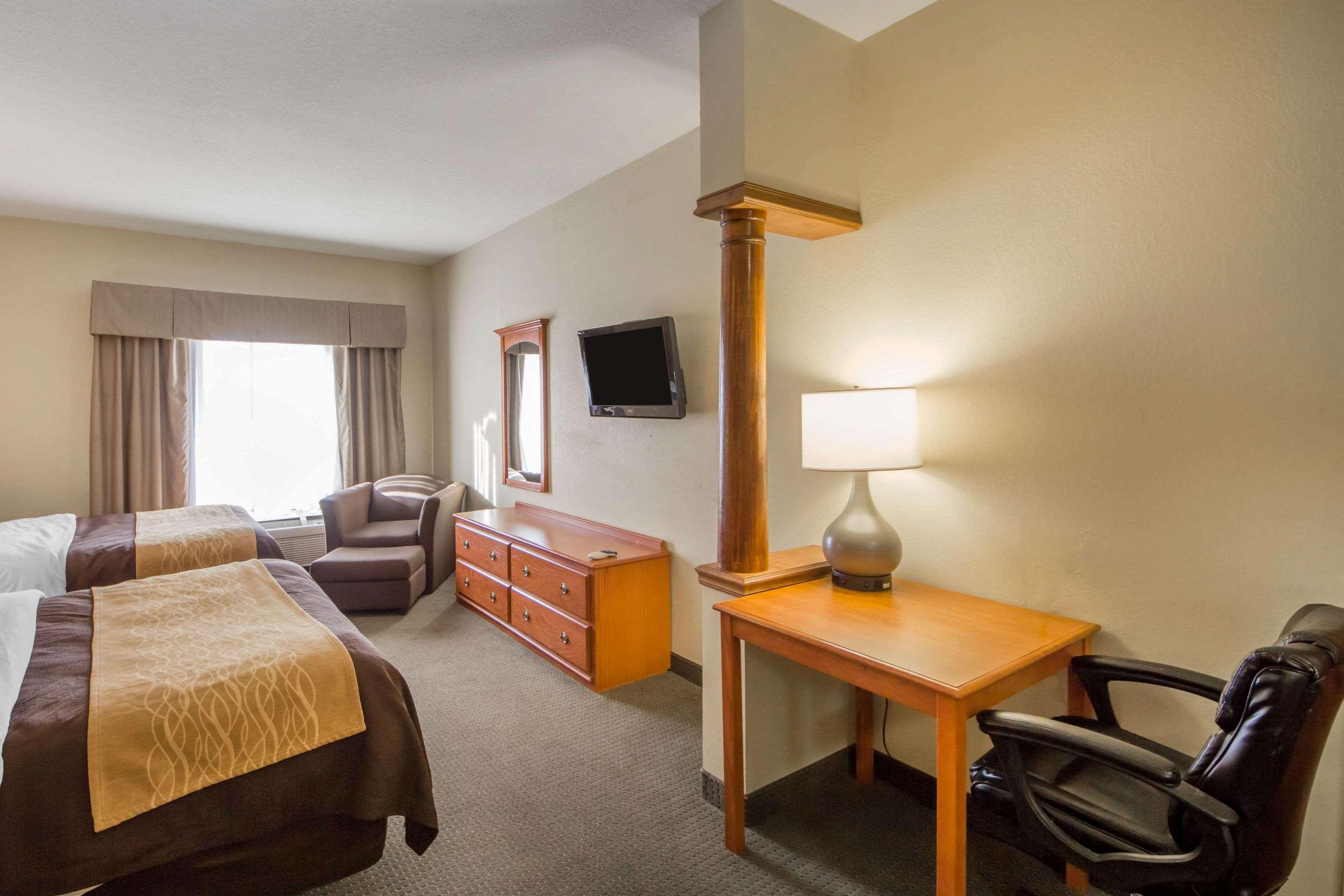 Quality Inn & Suites Midamerica Industrial Park Area Pryor Creek Exterior foto