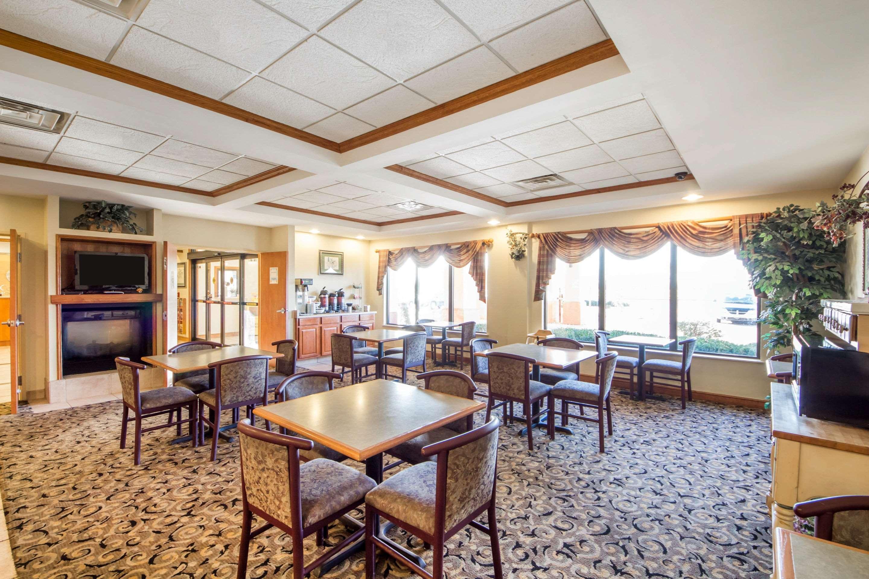 Quality Inn & Suites Midamerica Industrial Park Area Pryor Creek Exterior foto